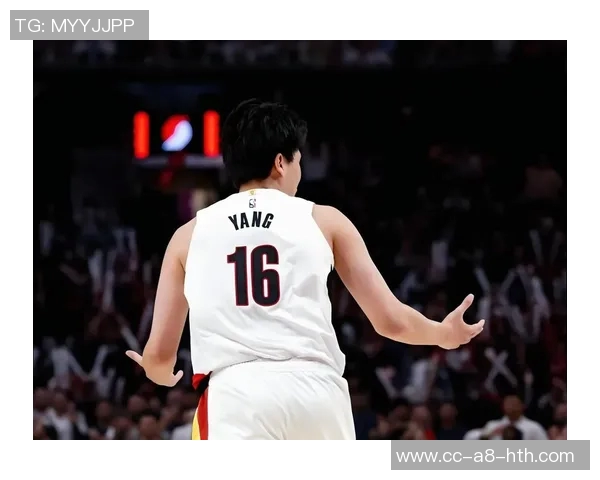 火箭队第四节三分球投篮失误频繁杨瀚森虽有卡位却难以抢到篮板